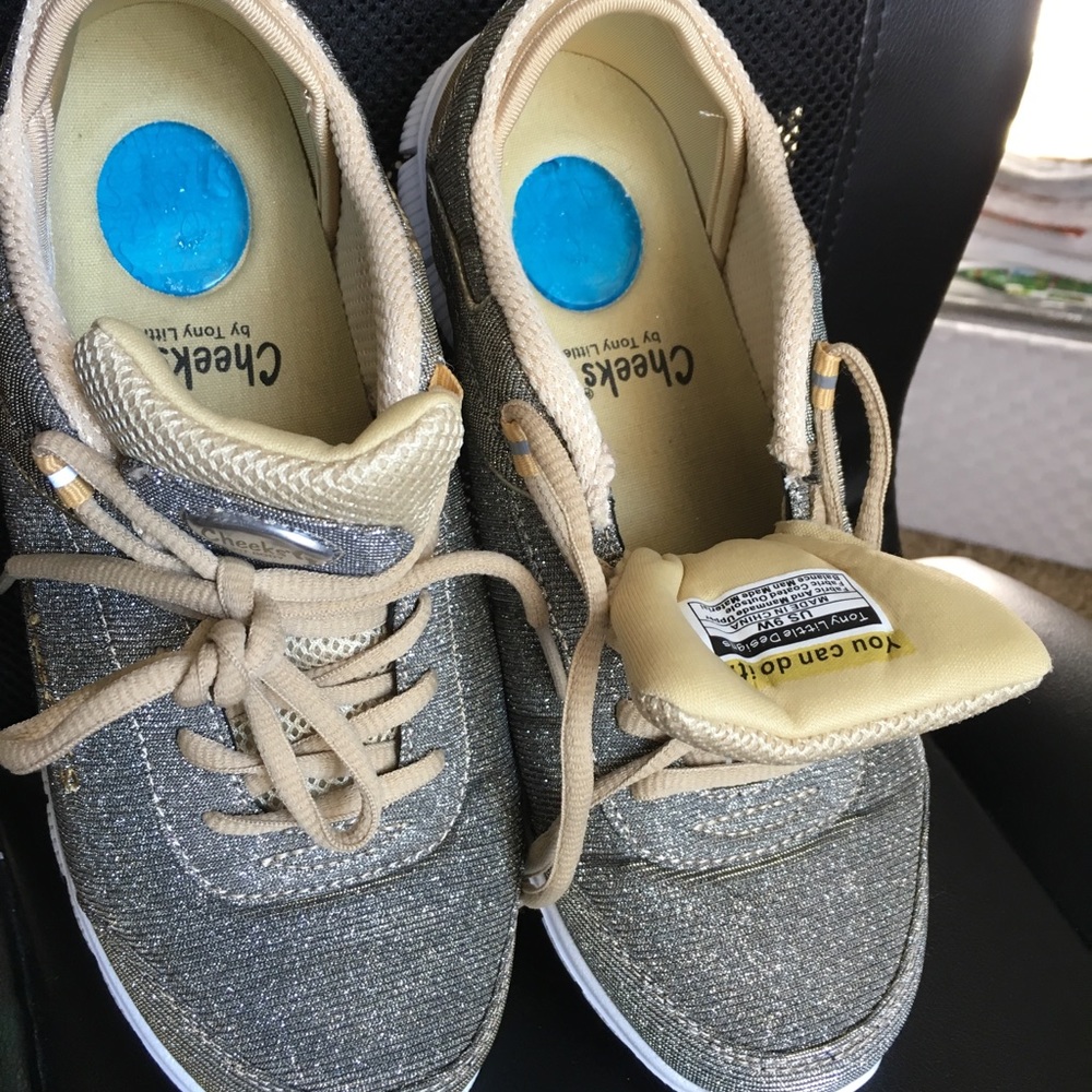 Shoes - Picture 2 of 4